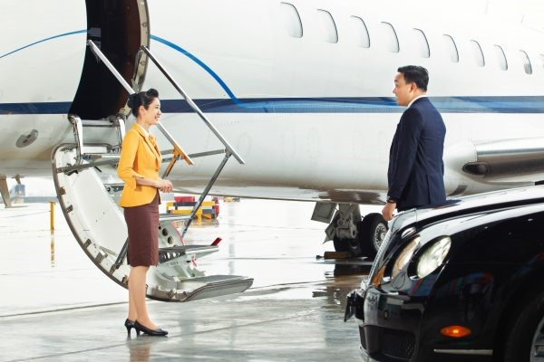 Khách hàng trải nghiệm dịch vụ Private Jet Charter P2